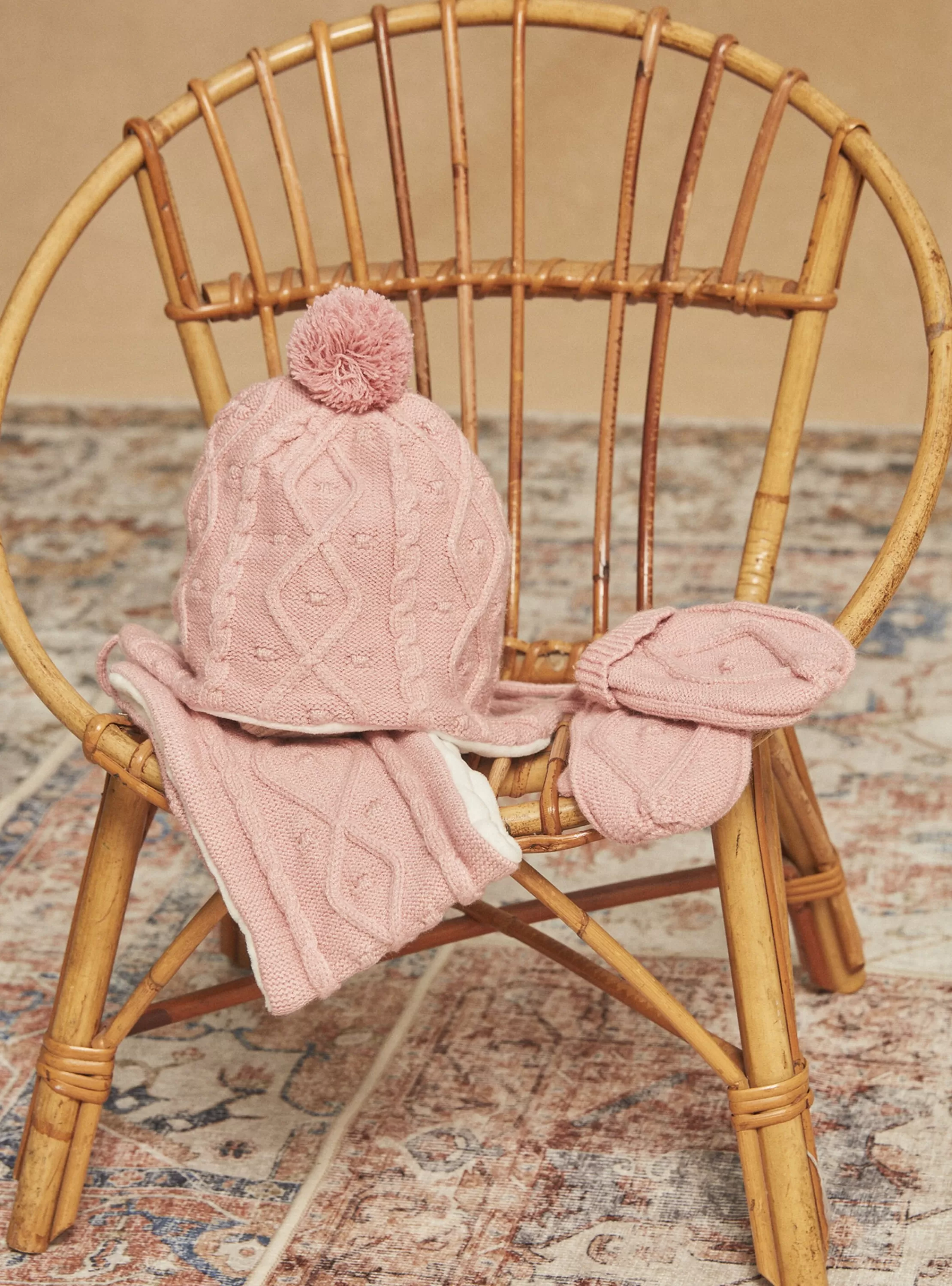 Hot Sergent Major Bonnet rose en tricot torsadé