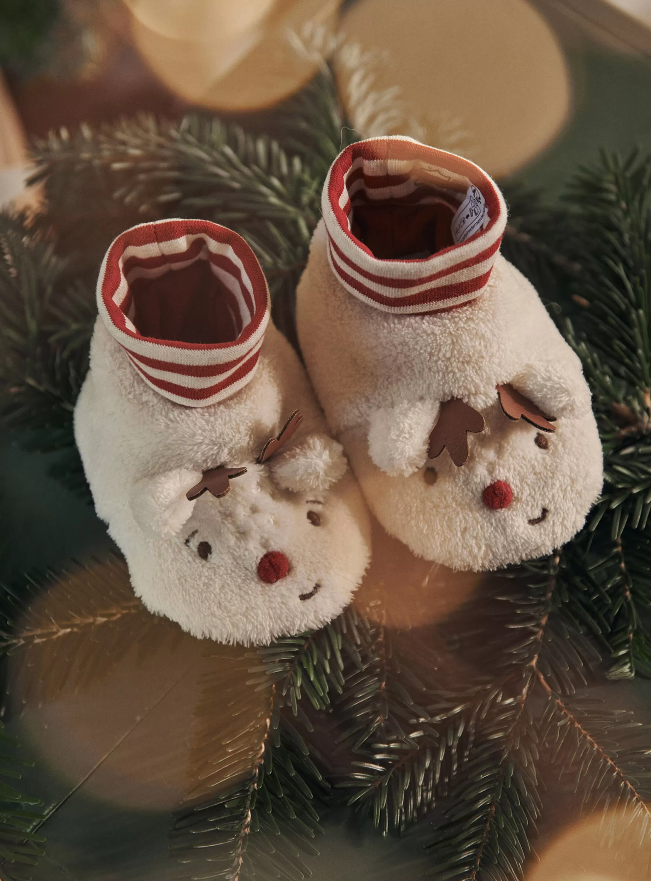 Shop Sergent Major Chaussons beiges à animation 3D renne de Noël