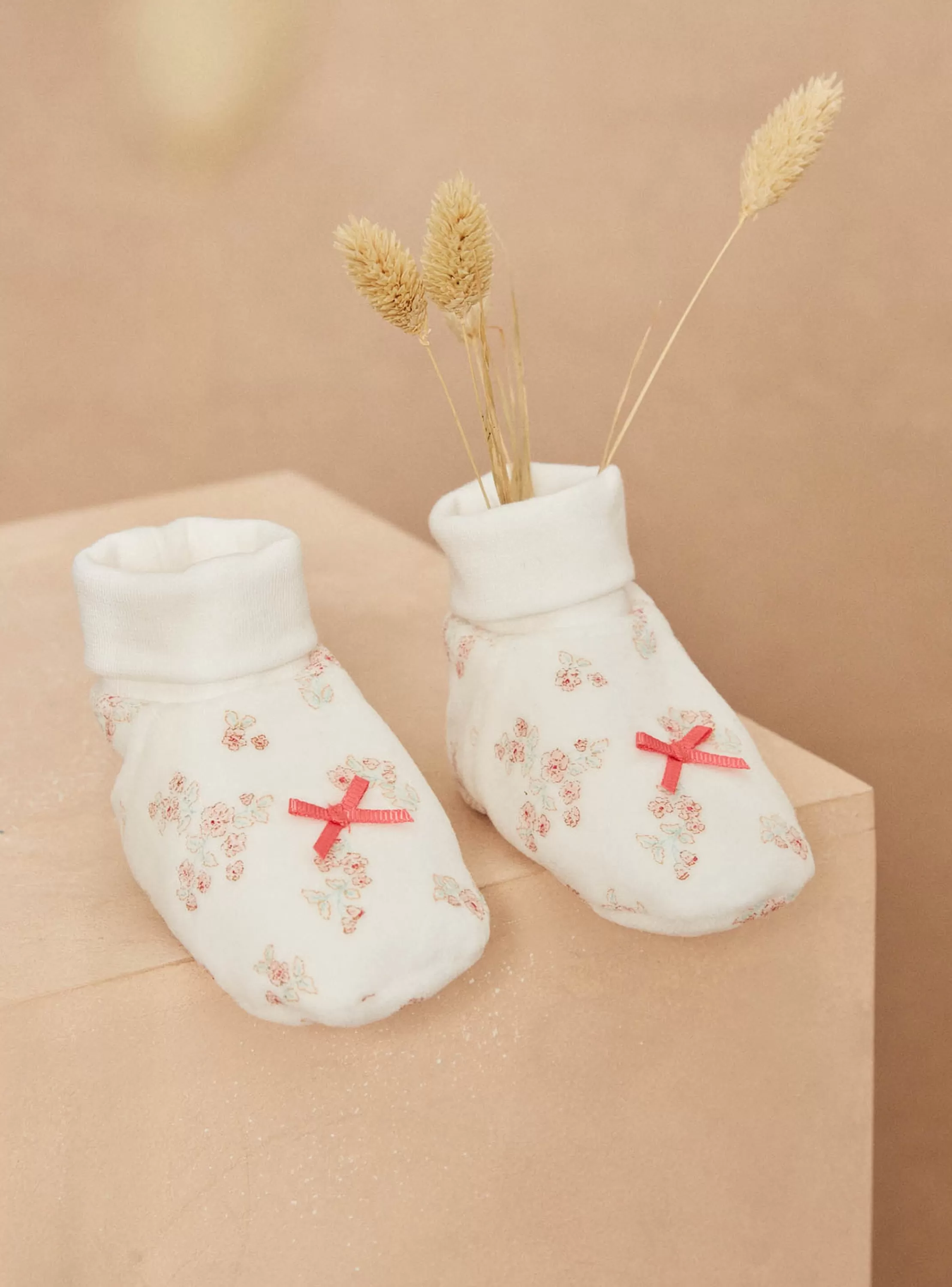 Discount Sergent Major Chaussons de naissance écrus en velours