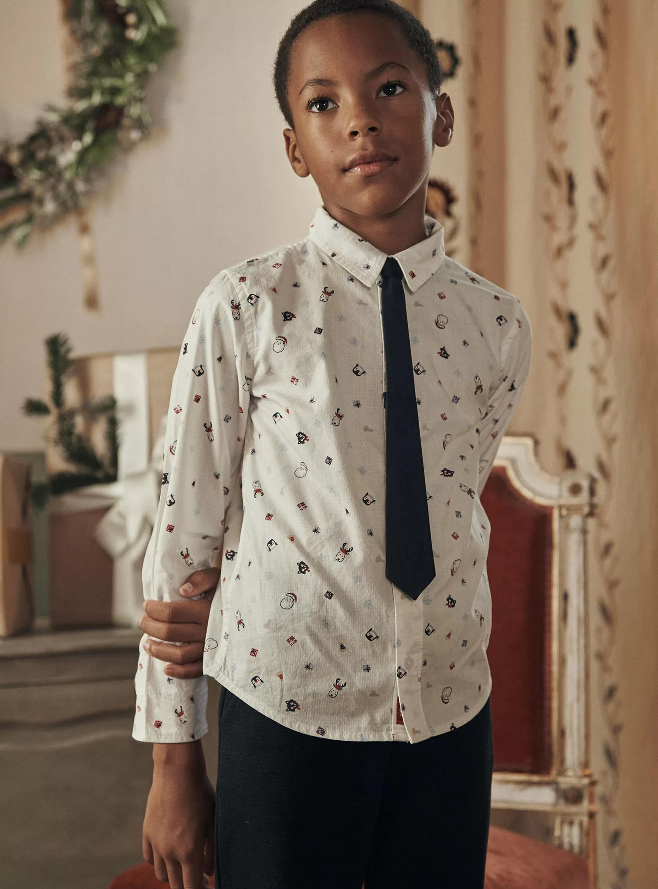 New Sergent Major Chemise blanche à imprimé Noël et cravate bleu marine