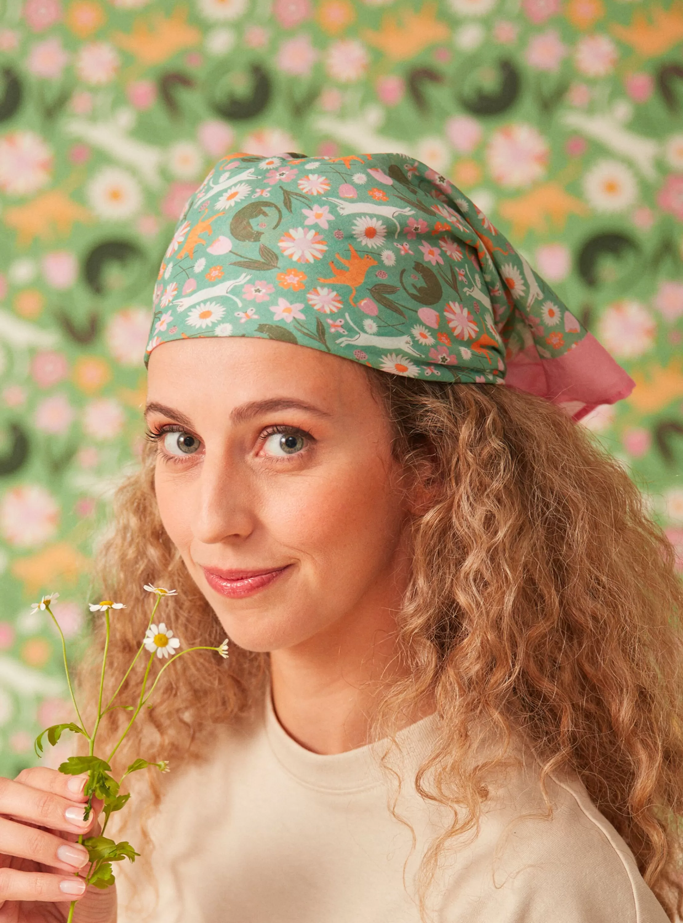 Store Sergent Major Foulard imprimé chats et fleurs