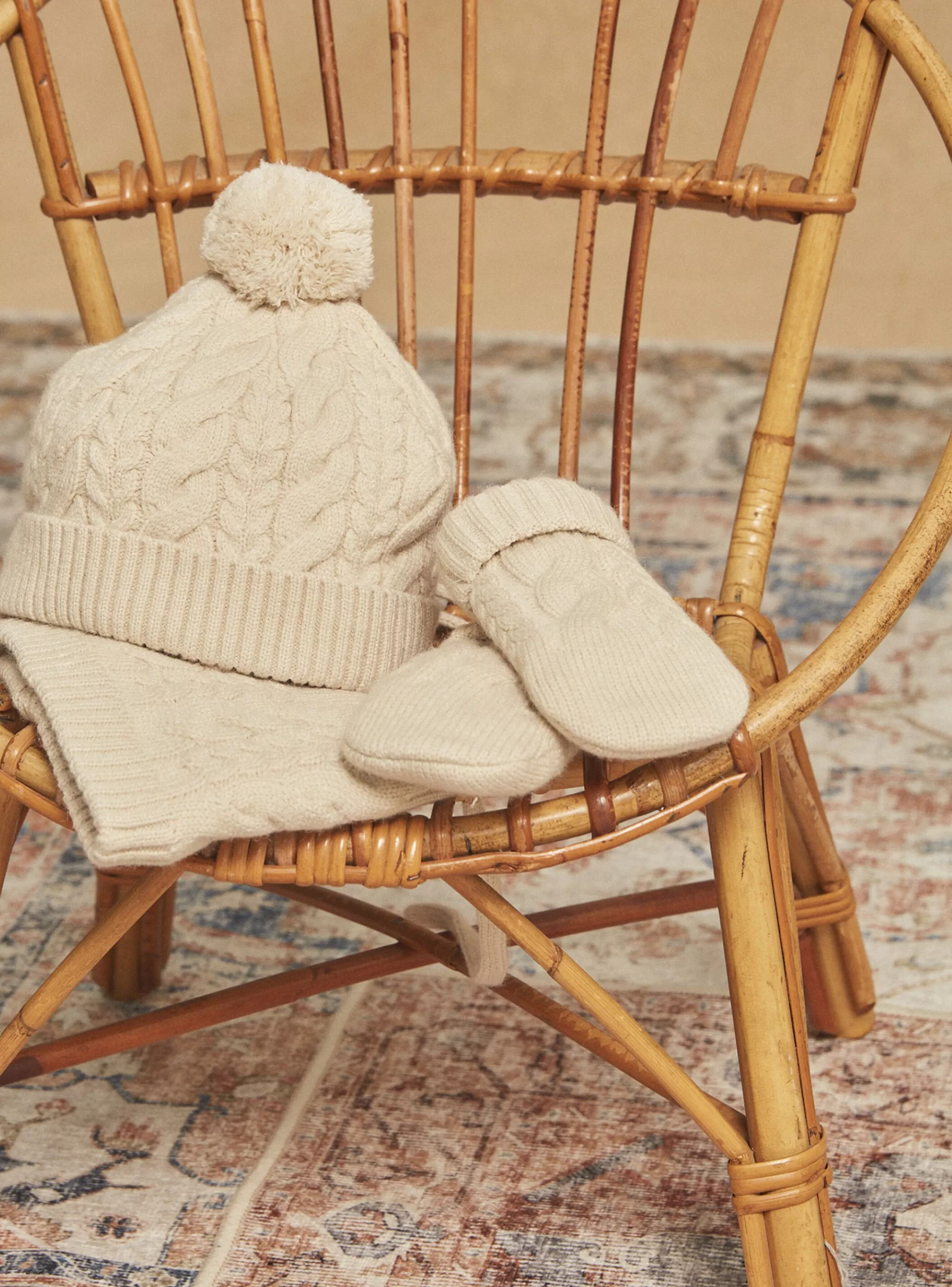 Best Sergent Major Moufles beige en tricot torsadé