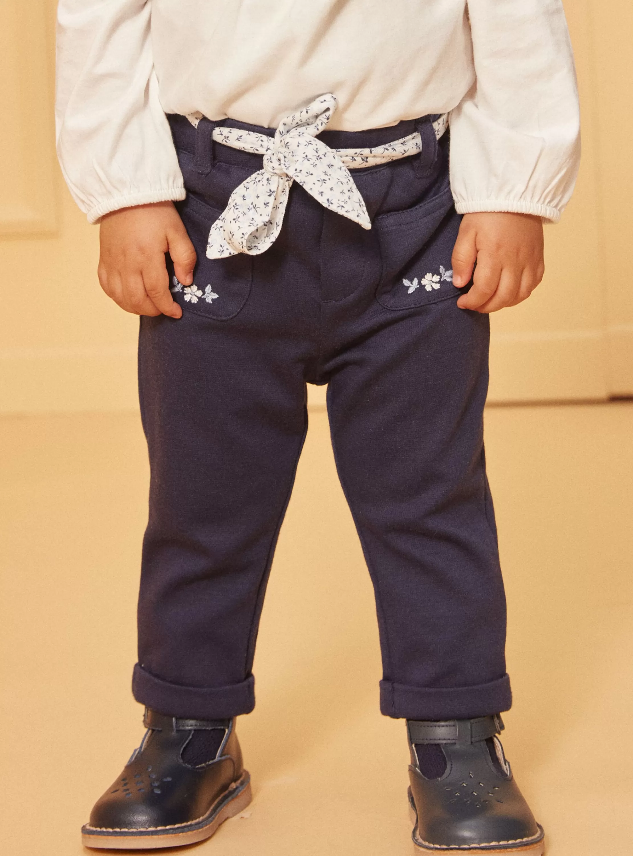 Shop Sergent Major Pantalon bleu marine avec ceinture à imprimé fleuri