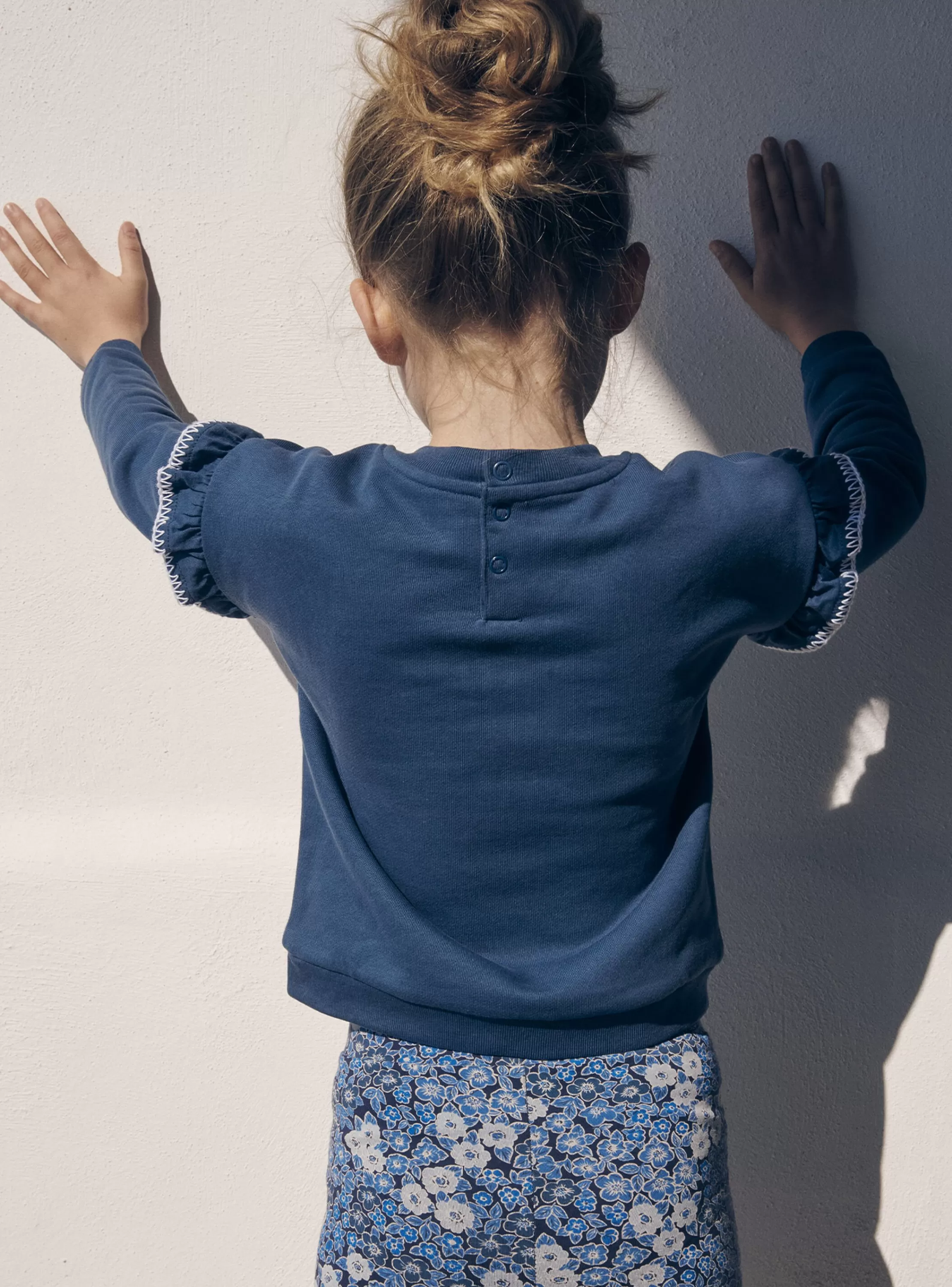 Sale Sergent Major Sweat bleu à motif papillon brodé